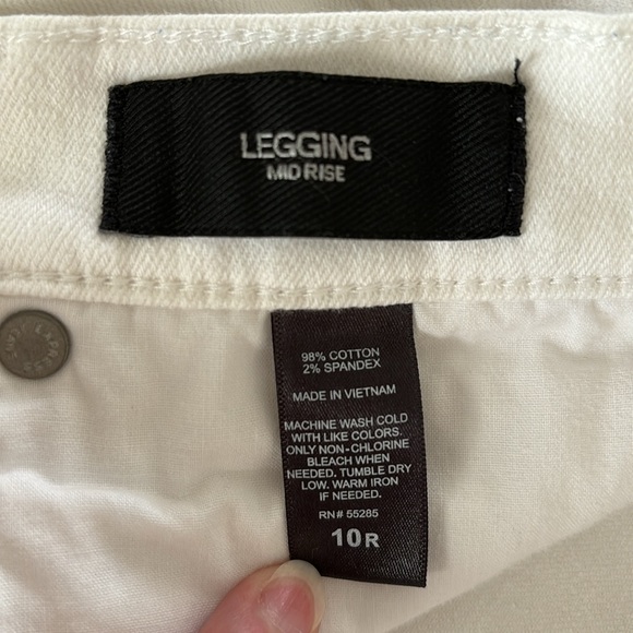 Express Jeans Legging. White. Size 10. - Picture 6 of 10